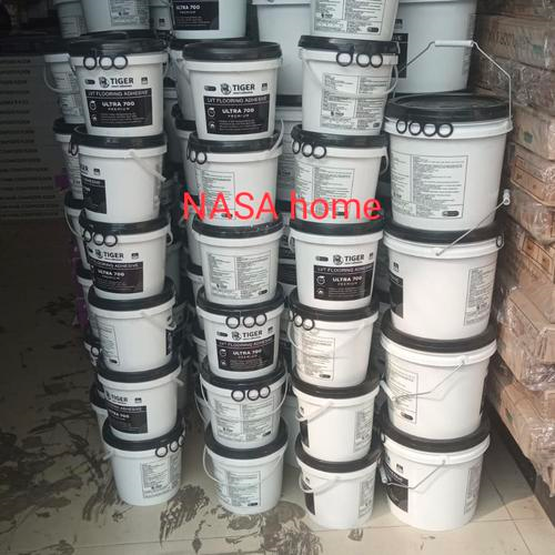 lem putih ukuran 4 liter untuk pemasangan vinyl dan karpet