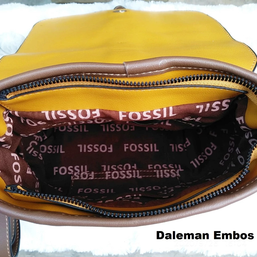 Best Seller - Tas Selempang Wanita - Fs. Gesper Kode : 033 - Free Kantong Anti Debu - Free Bubble Wrap - Ukuran : 23 X 10 x 22 Cm