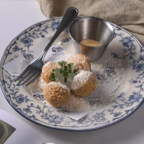 Omas Mushroom and Spinach Bitterballen